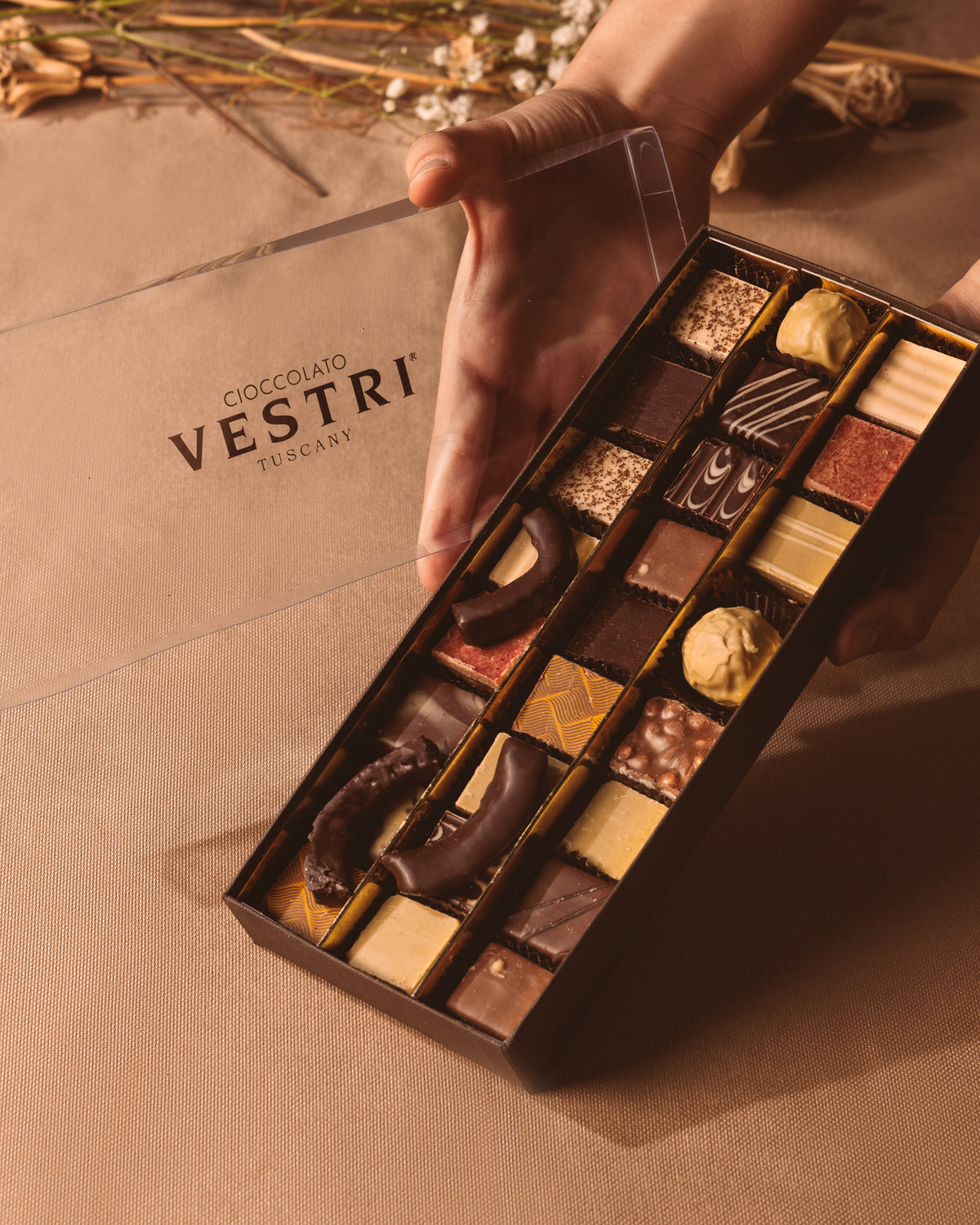 Kuti Vestri Praline Long 280g me pralina artizanale italiane në prezantim elegant për dhuratë